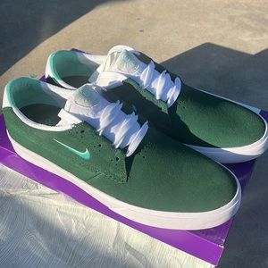 NWT - Nike SB Shane O’Neill dark/light green - mens size 12